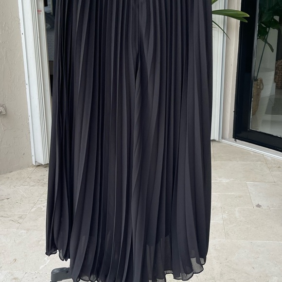 Pleated pants. - Picture 2 of 2